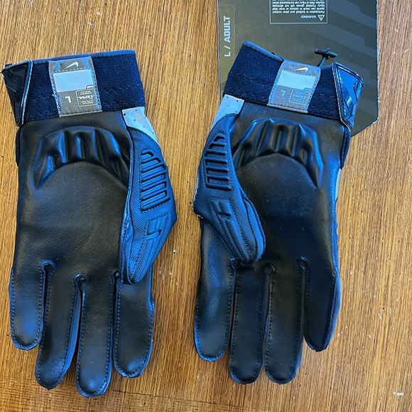 Nike D-Tack 5 Football Gloves NWT - Picture 3 of 7